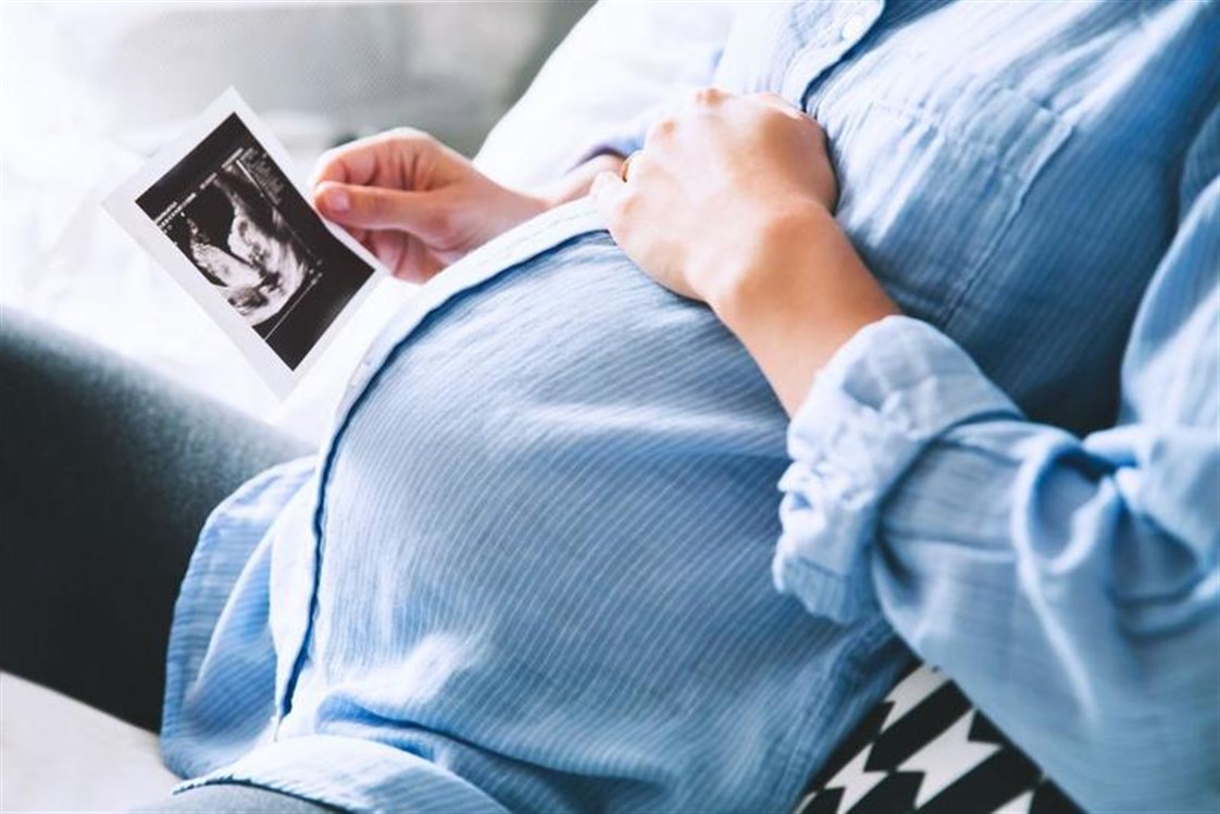 أسباب نزول الجنين أسفل البطن في الشهر الخامس